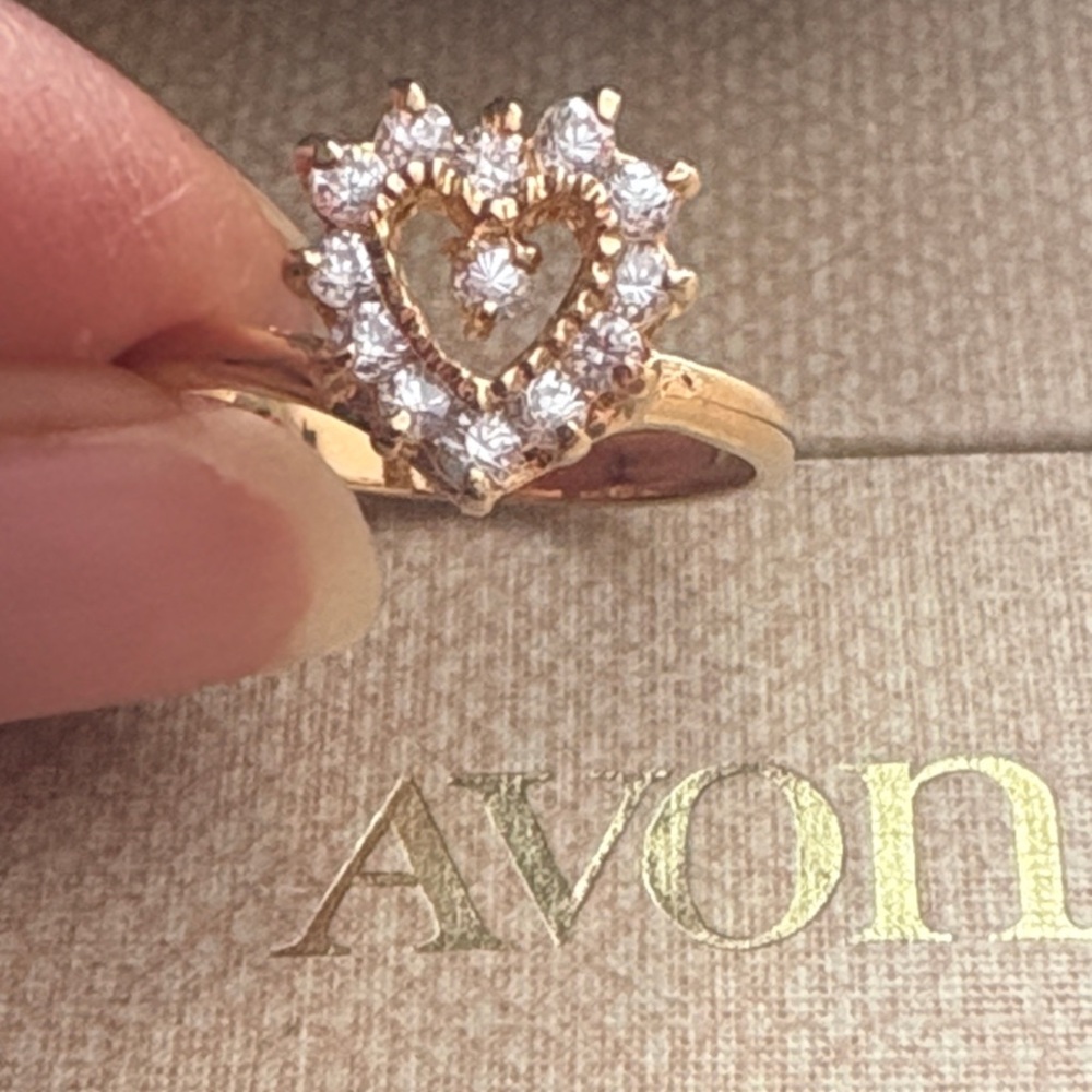 Vintage 1993 Avon Rhinestone Halo Gold Heart Ring Romantic Statement SIZE 9 241
